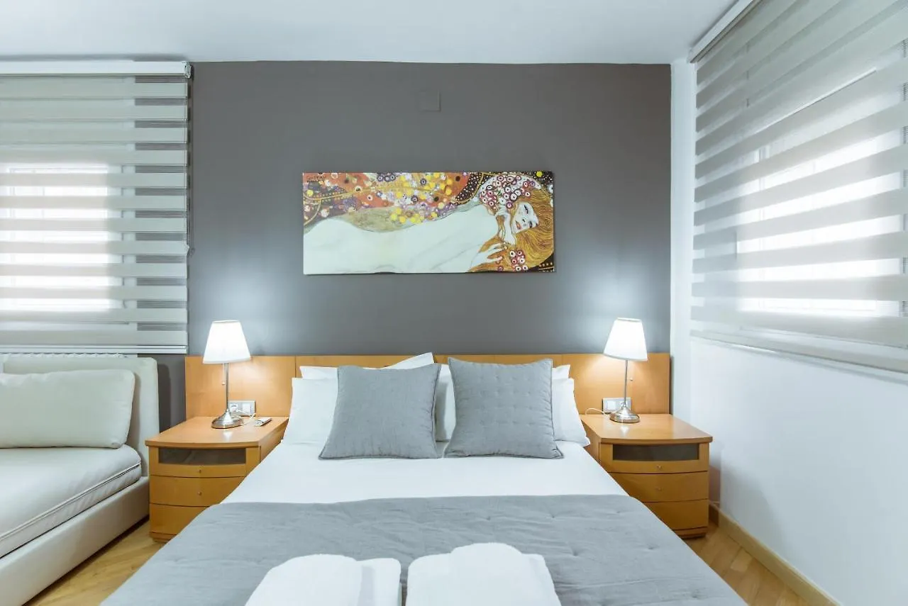 Apartment Two Bedroom Townhouse Within 10Min Walk From Beach Barcelona