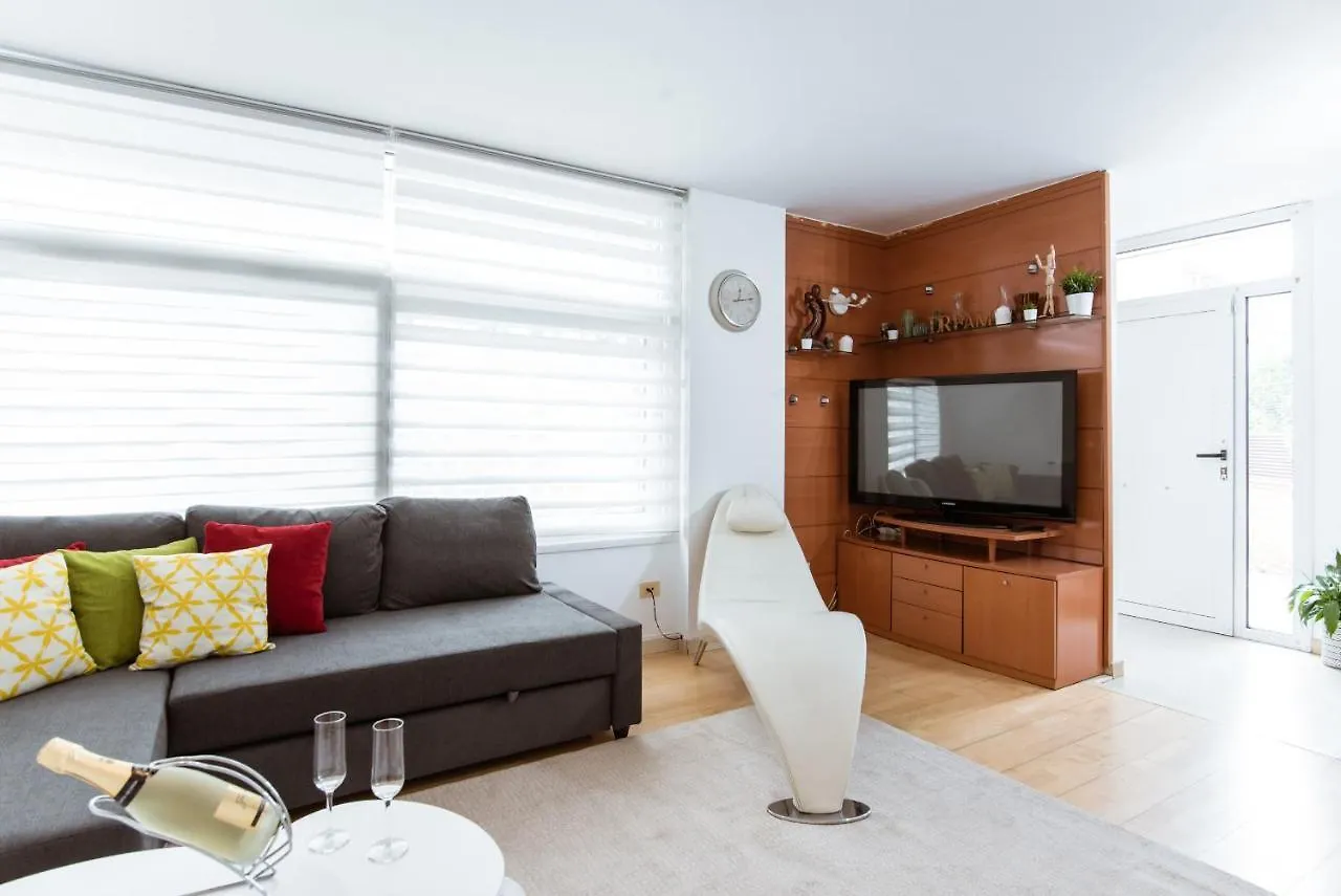 Two Bedroom Townhouse Within 10Min Walk From Beach Barcelona