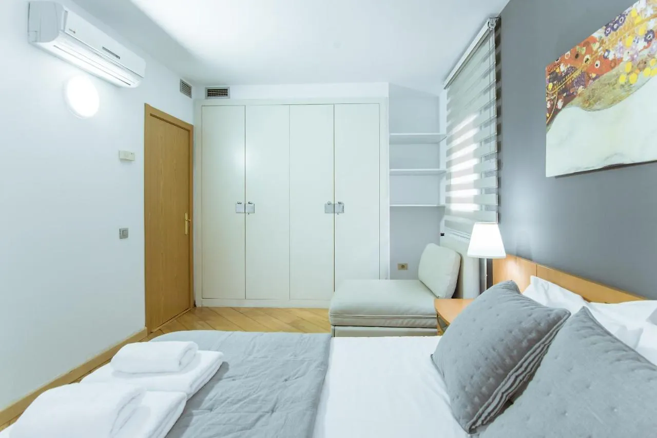 Apartment Two Bedroom Townhouse Within 10Min Walk From Beach Barcelona