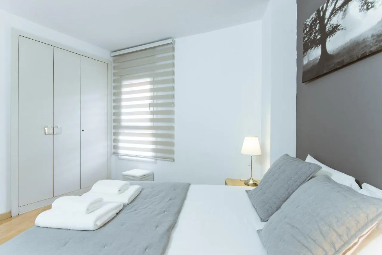 Two Bedroom Townhouse Within 10Min Walk From Beach Barcelona 0*,  Spanien