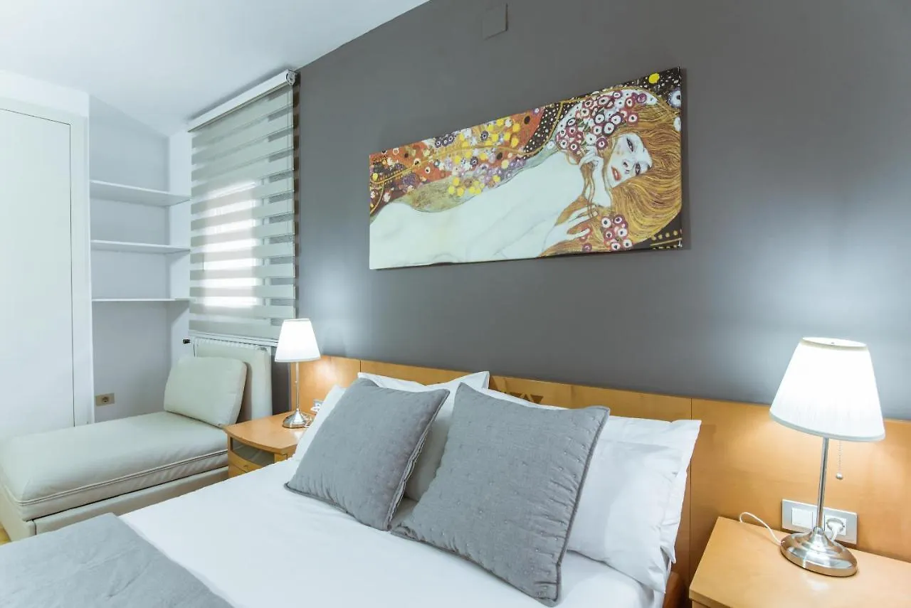 Two Bedroom Townhouse Within 10Min Walk From Beach Barcelona 0*,