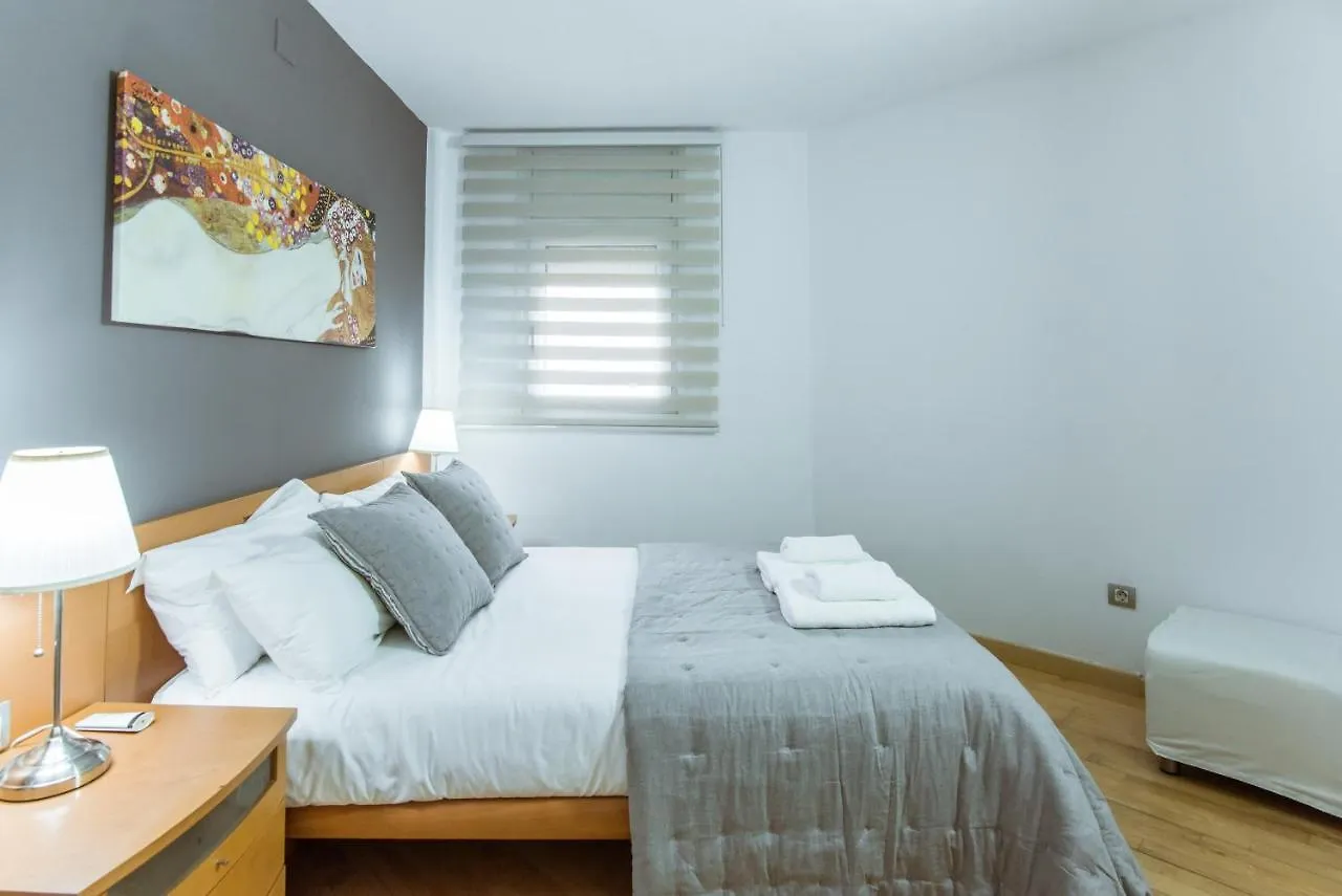 Apartamento Two Bedroom Townhouse Within 10Min Walk From Beach Barcelona