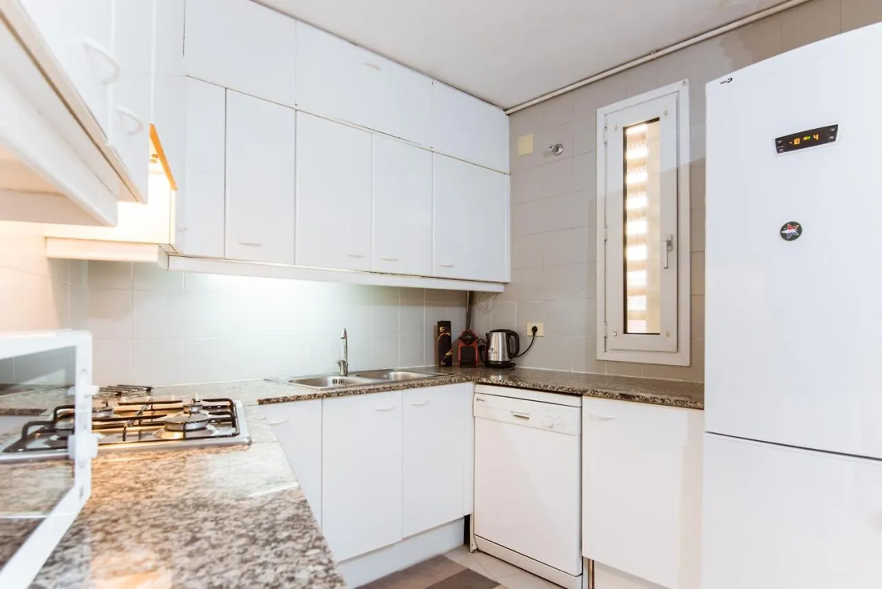 Two Bedroom Townhouse Within 10Min Walk From Beach Barcelona 0*,