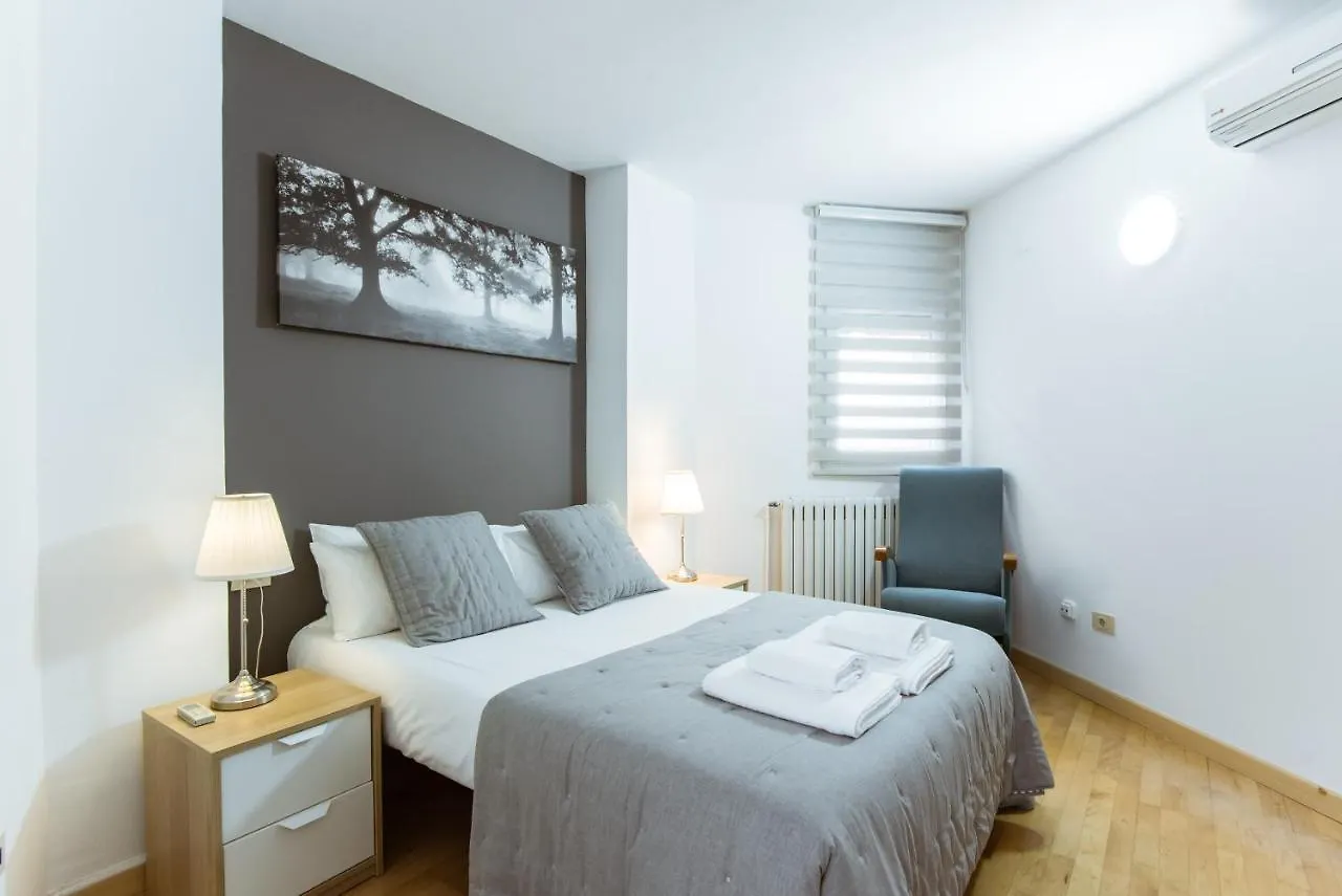 Two Bedroom Townhouse Within 10Min Walk From Beach Barcelona Apartment