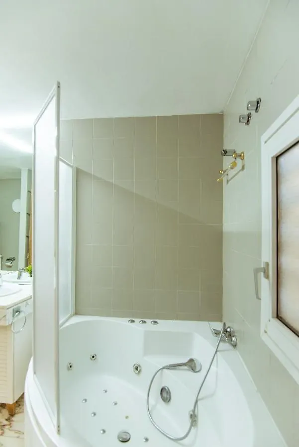 Apartment Two Bedroom Townhouse Within 10Min Walk From Beach Barcelona Spain